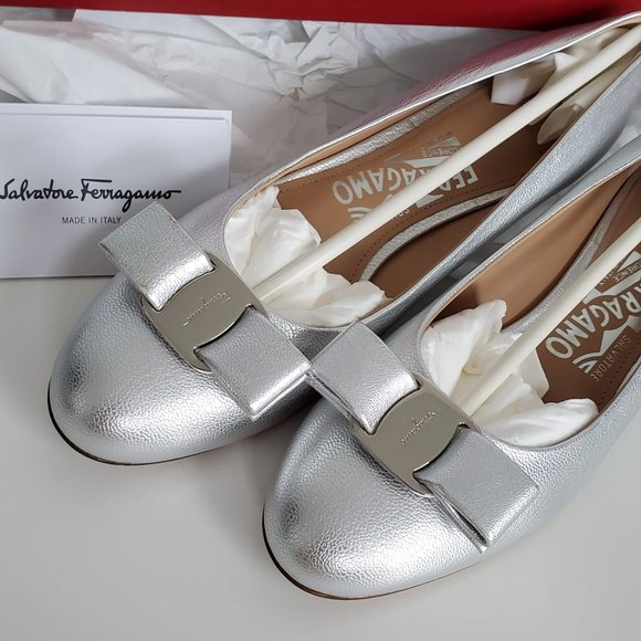 Classy Metallic Leather Kitten Heel Flats - Picture 2 of 10